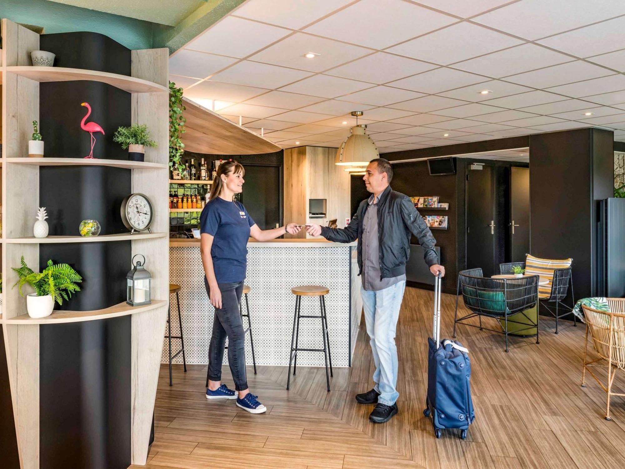 Hotel Ibis Creil Sur Oise Villers-Saint-Paul Exterior foto